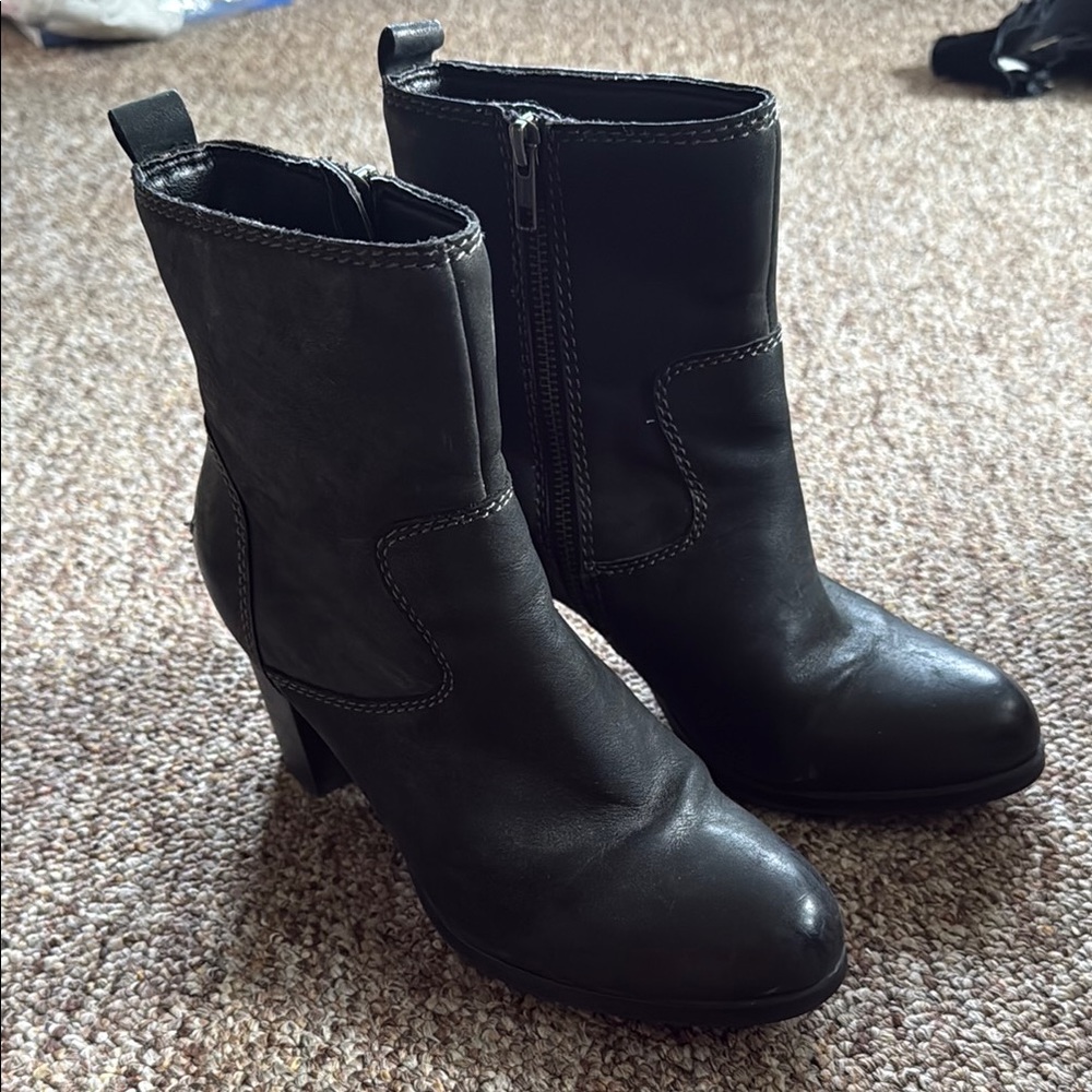 Sperry Black Leather Heeled Ankle Boots with Side Zip